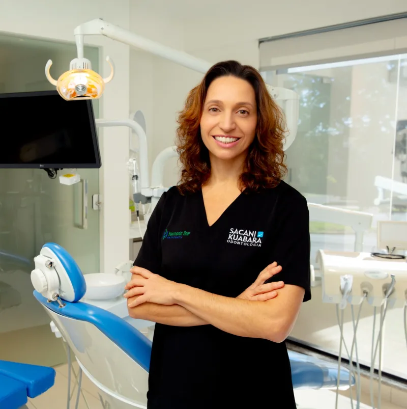 Dra. Juliana Sacani Kuabara — Endodontista especialista em microscópio