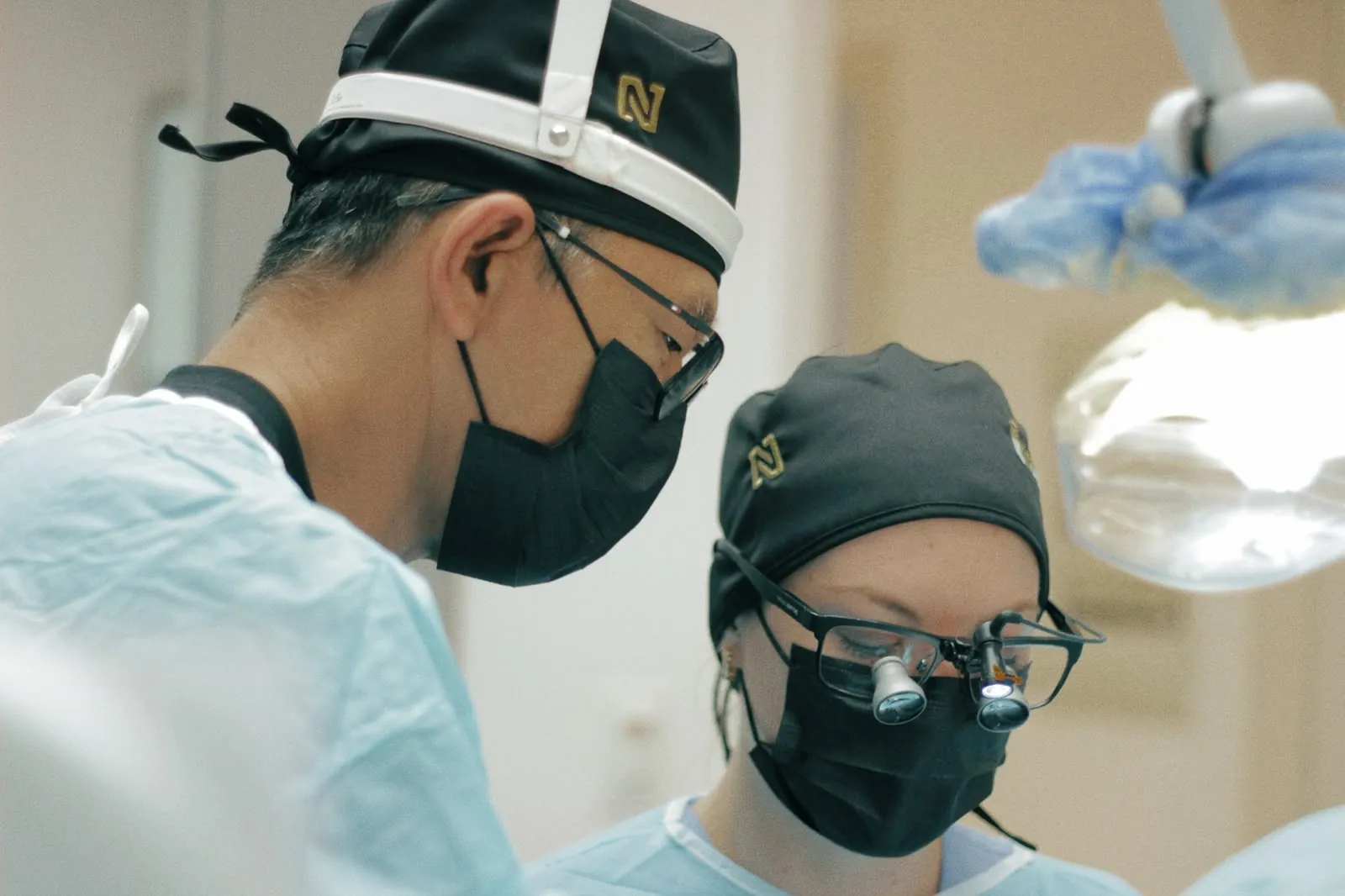 Dr. Kuabara and a mentee during implant surgery